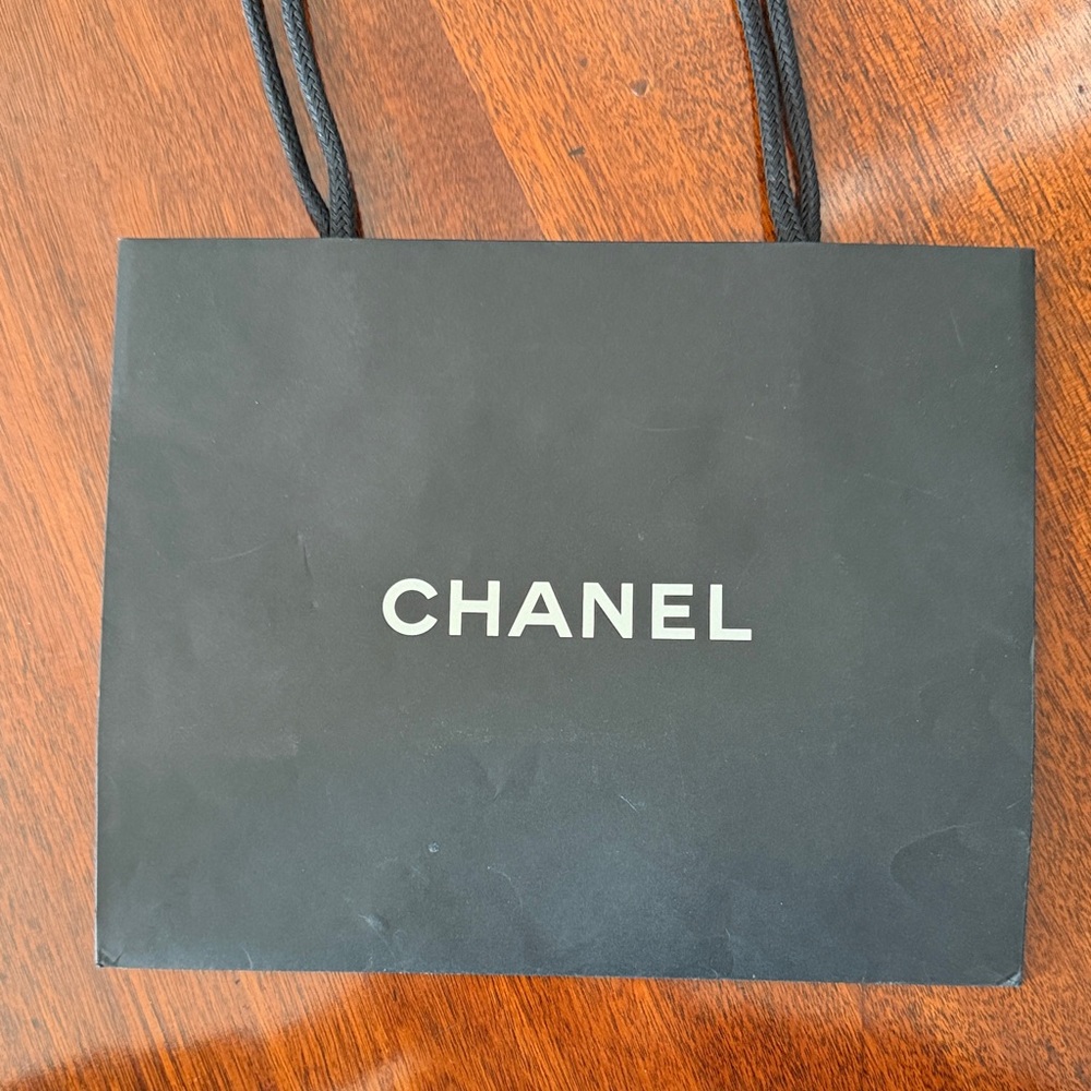 CHANEL Elegant Black Design